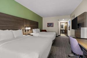 TV a/nebo společenská místnost v ubytování Comfort Suites Charleston West Ashley