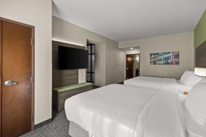 Postel nebo postele na pokoji v ubytování Comfort Suites Charleston West Ashley