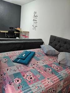 a bed with a quilt on top of it at Consulado Americano apartamento 50 metros da entrada para Visto Consulado EUA Porto Alegre com garagem in Porto Alegre