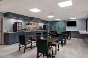 a dining room with tables and chairs and a tv at Quality Inn Columbia I-65 in Columbia