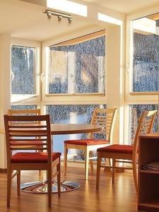 a dining room with a table and chairs and windows at Wohnung in Kappl mit Eigenem Balkon in Kappl