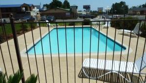 A view of the pool at Xecutive Inn and Suites or nearby