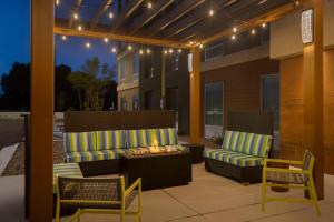 Home2 Suites By Hilton Clovis的休息区