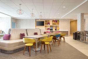 Home2 Suites By Hilton Clovis的休息区