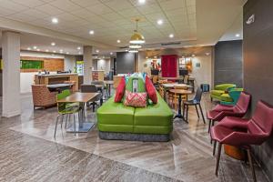 Kuchyň nebo kuchyňský kout v ubytování Home2 Suites By Hilton Weatherford