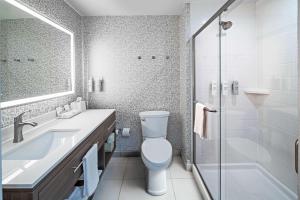 Koupelna v ubytování Home2 Suites By Hilton Weatherford