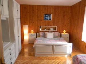 Ein Bett oder Betten in einem Zimmer der Unterkunft Apartments Gabriel