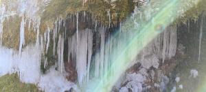 eine Luftansicht auf einen Wasserfall mit Regenbogen in der Unterkunft Ferienwohnung für 4 Personen ca 80 m in Niederehe, Rheinland-Pfalz Naturpark Vulkaneifel in Niederehe + 13 Fotos