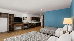 Гостиная зона в WoodSpring Suites Greeley