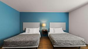 Postel nebo postele na pokoji v ubytování WoodSpring Suites Greeley