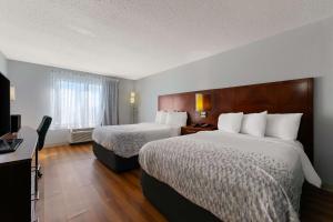 Postel nebo postele na pokoji v ubytování Econo Lodge