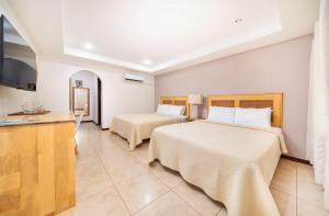 Uma cama ou camas num quarto em Hotel Arco Iris