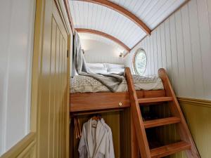 1 Bed in Great Torrington 82862 tesisinde bir ranza yatağı veya ranza yatakları
