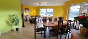 Posezení v ubytování Haus am Kiessee - Mediterranes Flair mit Seeblick