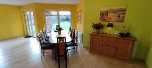 Posezení v ubytování Haus am Kiessee - Mediterranes Flair mit Seeblick