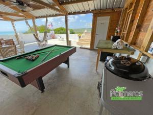 Een biljarttafel in Palmeras Beach Apartments - Playa Santa