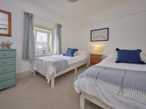 a bedroom with two beds and a window at 2 Bed in Little Clifton SZ323 in Camerton