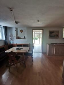 a living room with a table and chairs in it at Haus Talblick, am Waldrand in Solnhofen