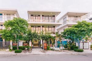 a building with a bike parked in front of it at VILLA SB123 FLC SẦM SƠN in Sầm Sơn