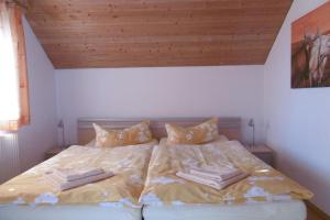 a bedroom with a bed with two pillows on it at Ferienwohnung auf dem Bauernhof- ideal für Familien mit Kindern in Sulzberg