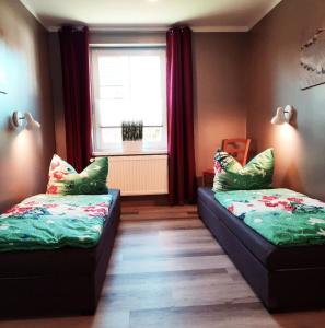 Postel nebo postele na pokoji v ubytování Ferienwohnung für 5 Personen ca 85 qm in Karlshagen, Ostseeküste Deutschland Usedom