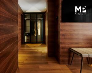 a hallway with wooden walls and a door with a bench at Hotel MyPalace Le&oacute;n in Le&oacute;n