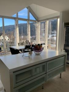 a kitchen with a counter with a bowl of fruit on it at Schönes neues Haus in Traumlage mit Blick auf den Kreischberg in Sankt Lorenzen ob Murau