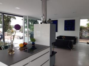 a kitchen and living room with a counter top at Haus am See Storkow in Storkow