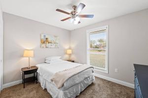 a bedroom with a bed and a ceiling fan at The Heather Marie - Stylish and Modern Rambler in Panama City