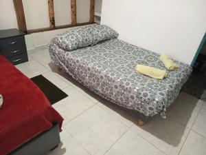 Een bed of bedden in een kamer bij APARTA ESTUDIO DONDE ANITA