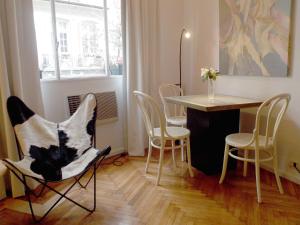 a room with chairs and a table and a window at Recoleta Apartamento in Buenos Aires