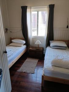 Llit o llits en una habitació de Timbermiller's cottage