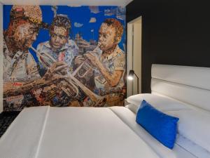 Postel nebo postele na pokoji v ubytování Jupiter Hotel