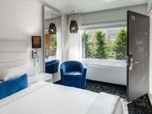 Postel nebo postele na pokoji v ubytování Jupiter Hotel