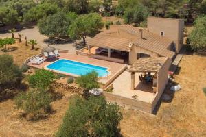 an aerial view of a house with a swimming pool at Ferienhaus mit Privatpool für 6 Personen ca 120 qm in Campos, Mallorca Südküste von Mallorca in Campos