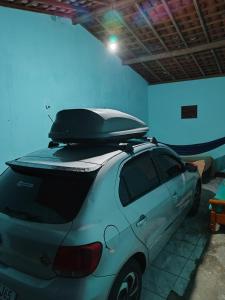 a car parked in a garage with a surfboard on the roof at Casa do Edi in Bananeiras