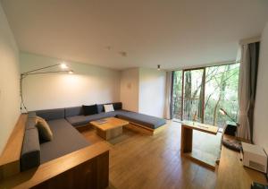 a living room with a couch and a table at Hakone Retreat F&ouml;re in Hakone