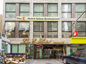 een Aziatisch restaurant voor een gebouw bij The E-Hotel Makati in Manilla