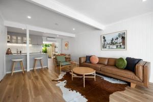 Η κουζίνα ή μικρή κουζίνα στο Villa Le Miramar Perfect for your Pooch Holiday