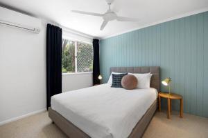 Ένα ή περισσότερα κρεβάτια σε δωμάτιο στο Villa Le Miramar Perfect for your Pooch Holiday +14 φωτογραφίες