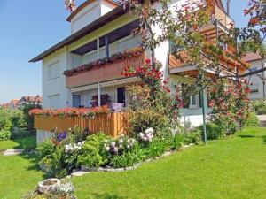 a house with flowers on the side of it at Haus Kees- Apaartement in Kressbronn am Bodensee in Kressbronn am Bodensee +14 photos