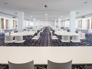 Ein Restaurant oder anderes Speiselokal in der Unterkunft MH Peniche 