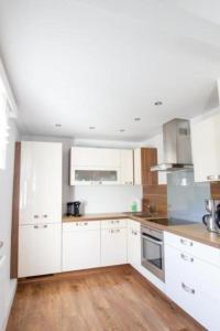 Kuchyň nebo kuchyňský kout v ubytování Ferienhaus in Bad Elster mit Kleinem Kamin + 14 fotografií