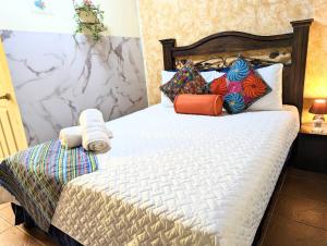 מיטה או מיטות בחדר ב-Casa Quetzalli, Poniente