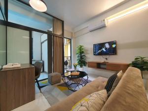 Televisyen dan/atau pusat hiburan di The Little'N Homestay Ha Noi 59