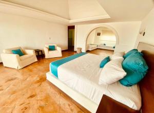 Krevet ili kreveti u jedinici u okviru objekta Moderna casa de 3 dormitorios con cama King size y vistas al horizonte de la piscina