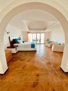 Prostor za sedenje u objektu Moderna casa de 3 dormitorios con cama King size y vistas al horizonte de la piscina