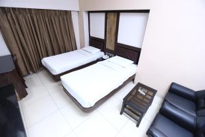 Postel nebo postele na pokoji v ubytování WESTLAND HOTEL- ERODE