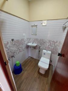 Koupelna v ubytování Karthika Homes