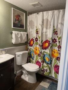 Kylpyhuone majoituspaikassa 1BR Comfort Villa Near Old Town, Disney Universal & Parks